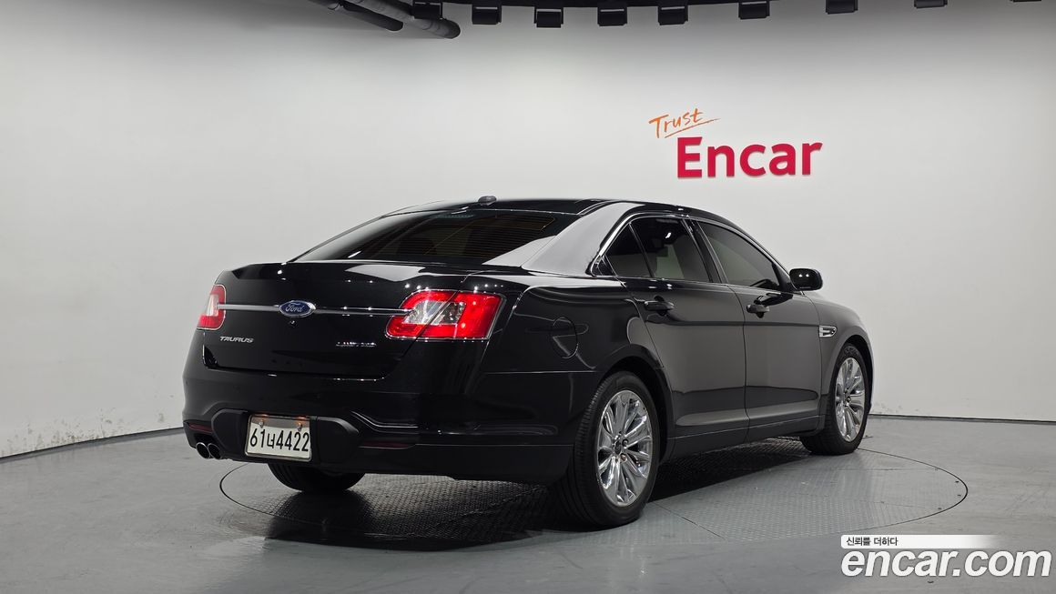 Ford Taurus 2011