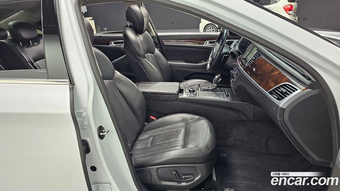 Hyundai Genesis 2016