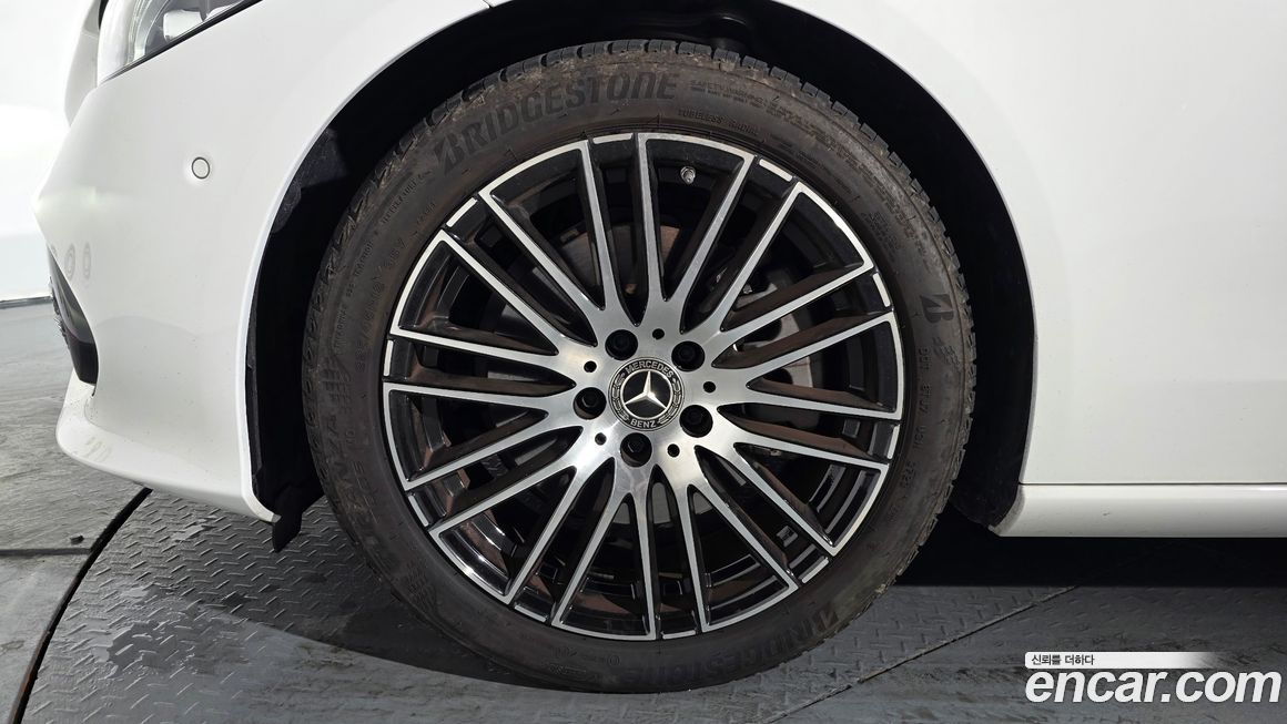 Mercedes-Benz C-Class 2024