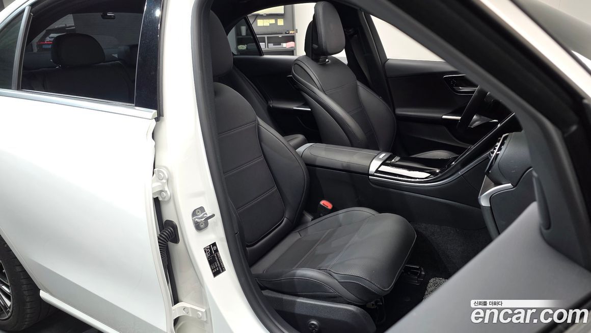 Mercedes-Benz C-Class 2024