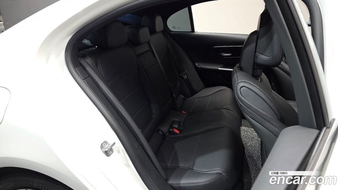 Mercedes-Benz C-Class 2024