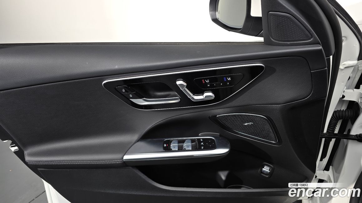 Mercedes-Benz C-Class 2024