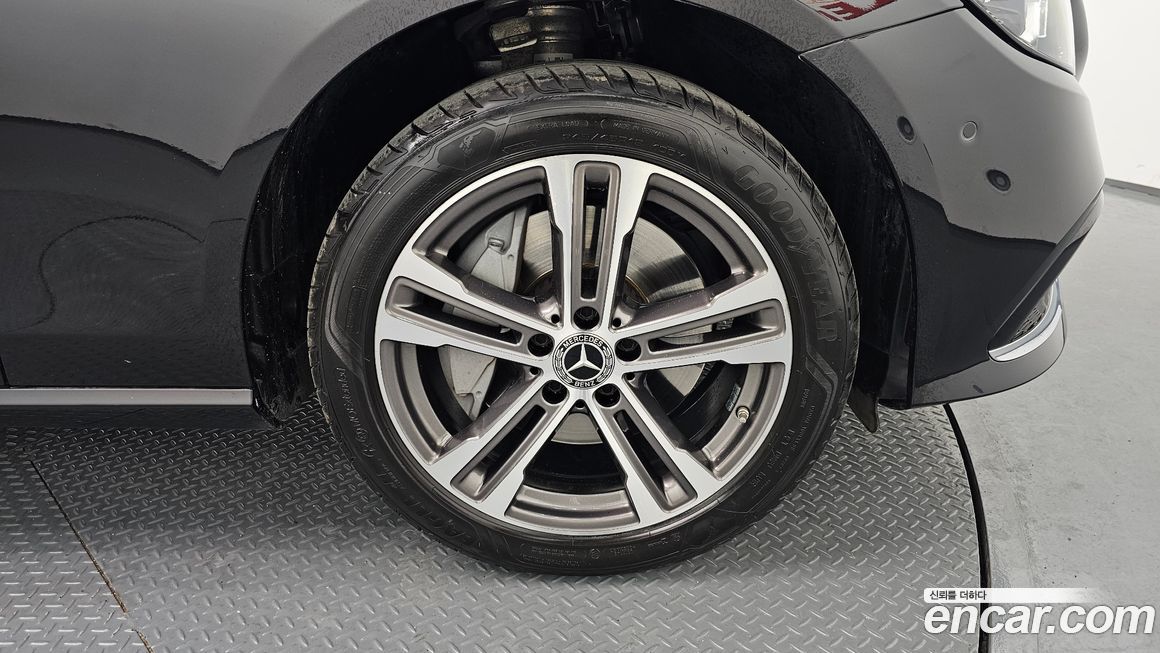 Mercedes-Benz E-Class 2022