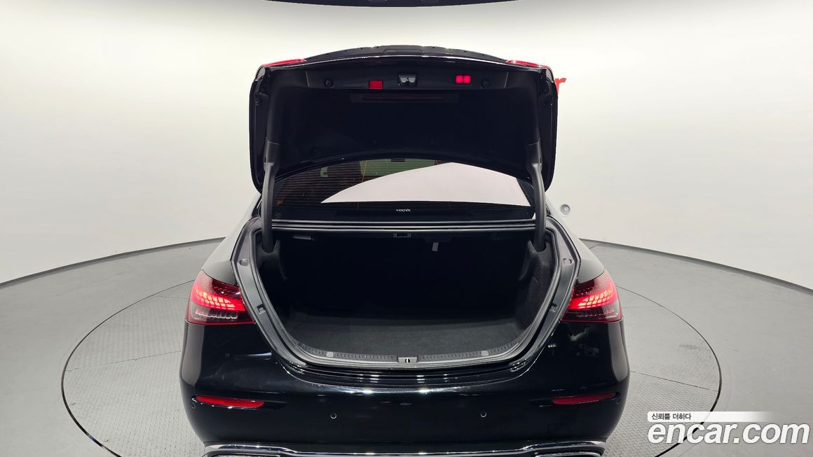 Mercedes-Benz E-Class 2022