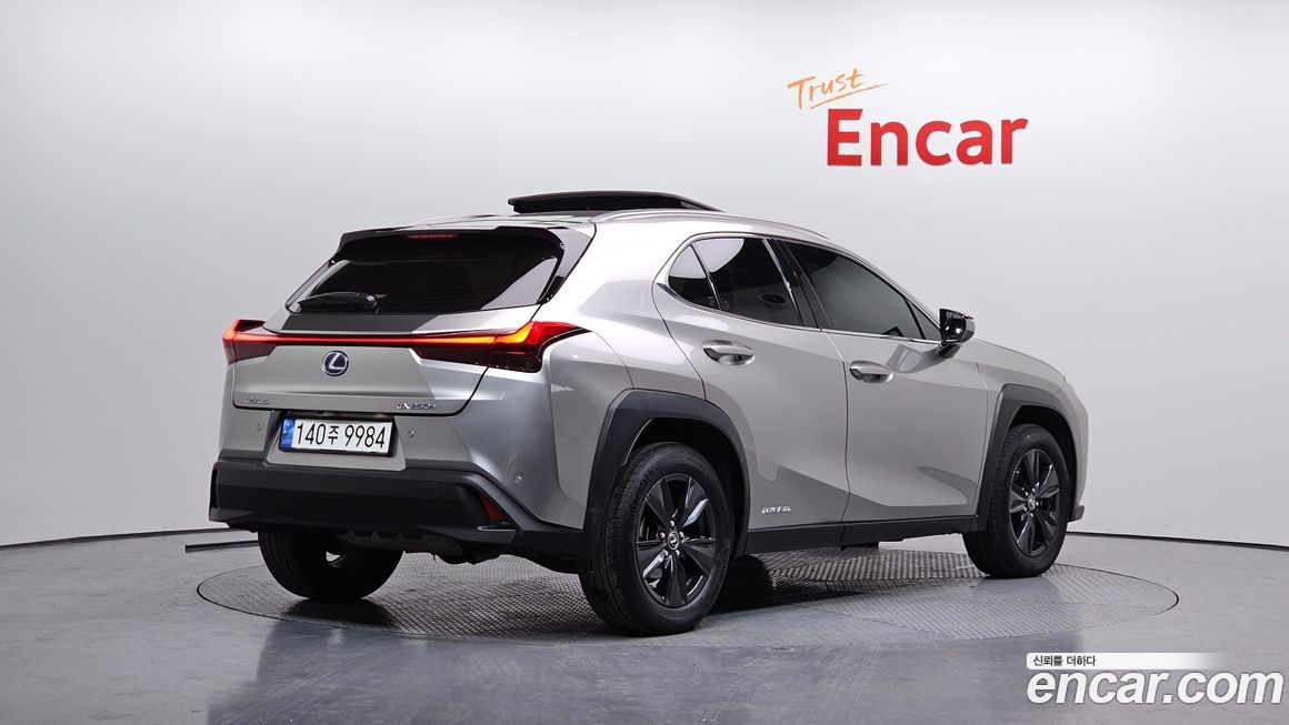 Lexus UX 2022