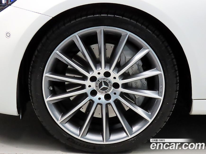 Mercedes-Benz E-Class 2022