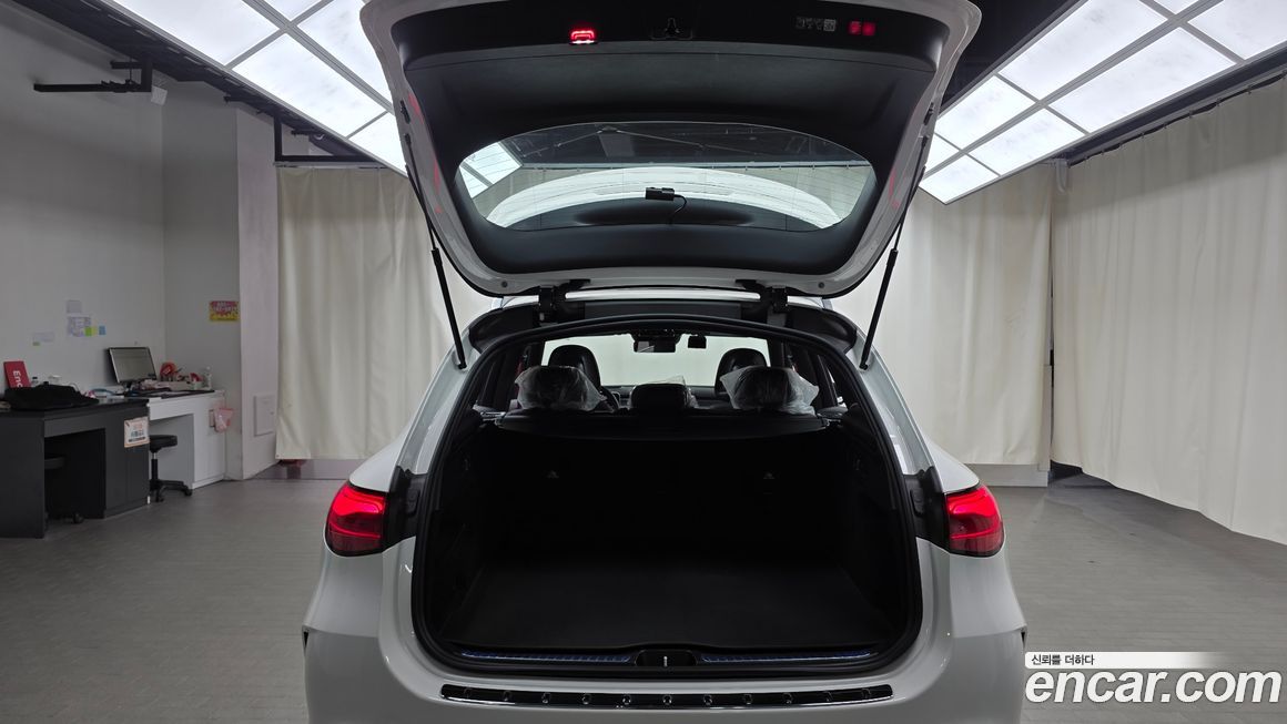 Mercedes-Benz GLC-Class 2025