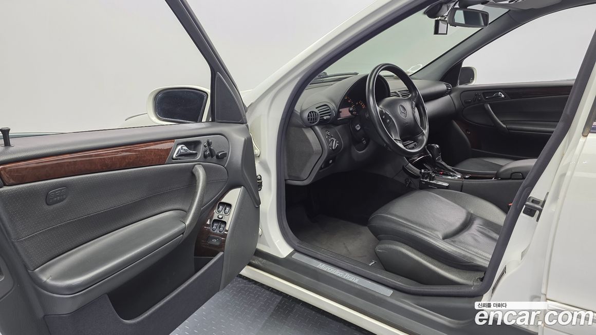 Mercedes-Benz C-Class 2004