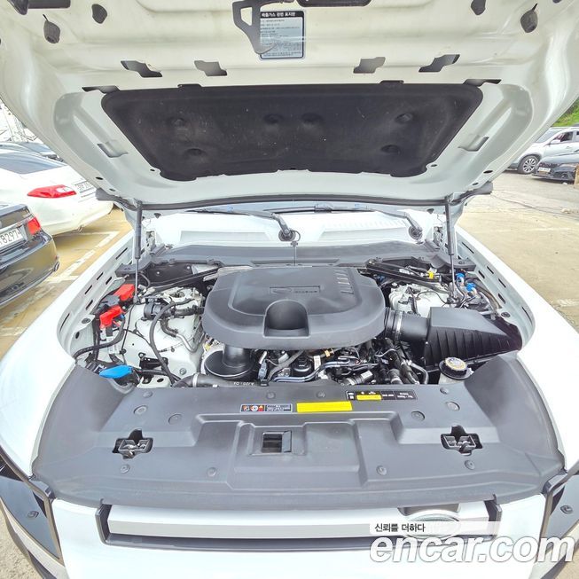 Land Rover Defender 2022