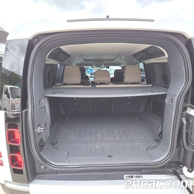 Land Rover Defender 2022