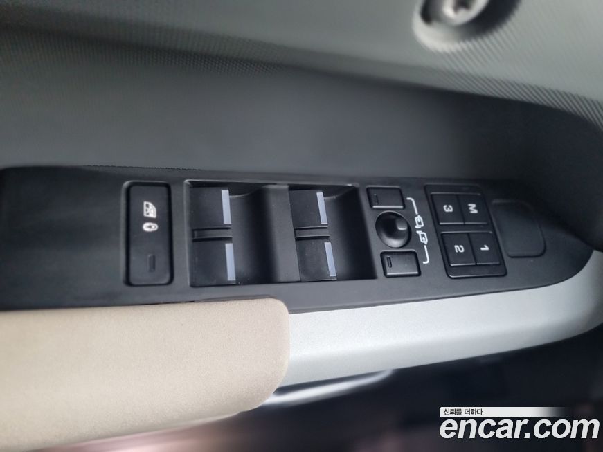 Land Rover Defender 2023