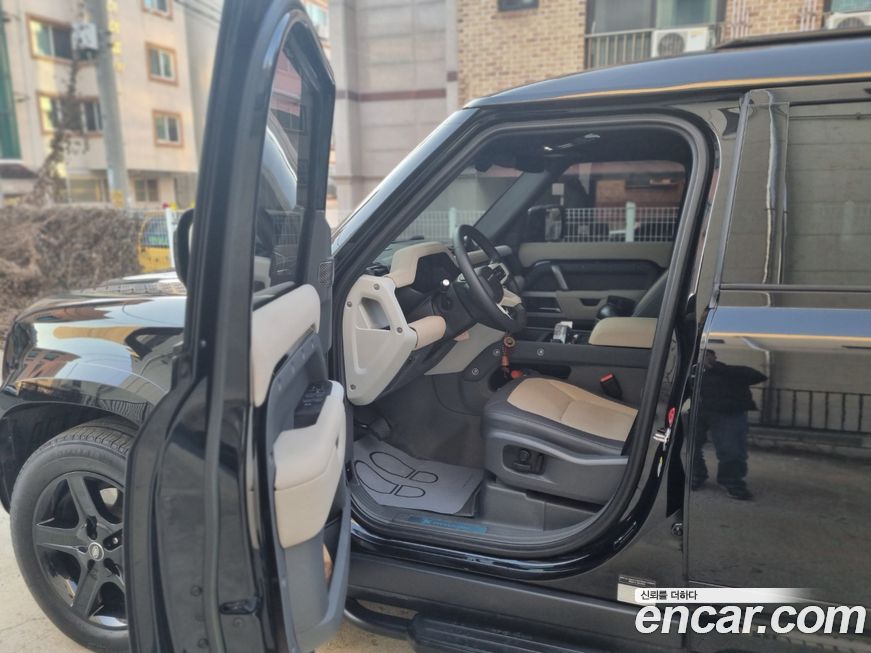 Land Rover Defender 2023