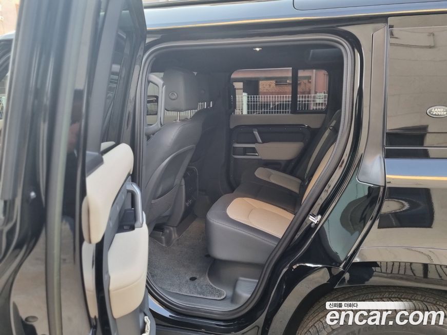 Land Rover Defender 2023