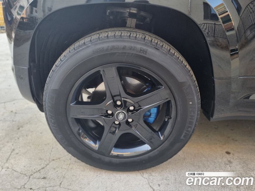 Land Rover Defender 2023