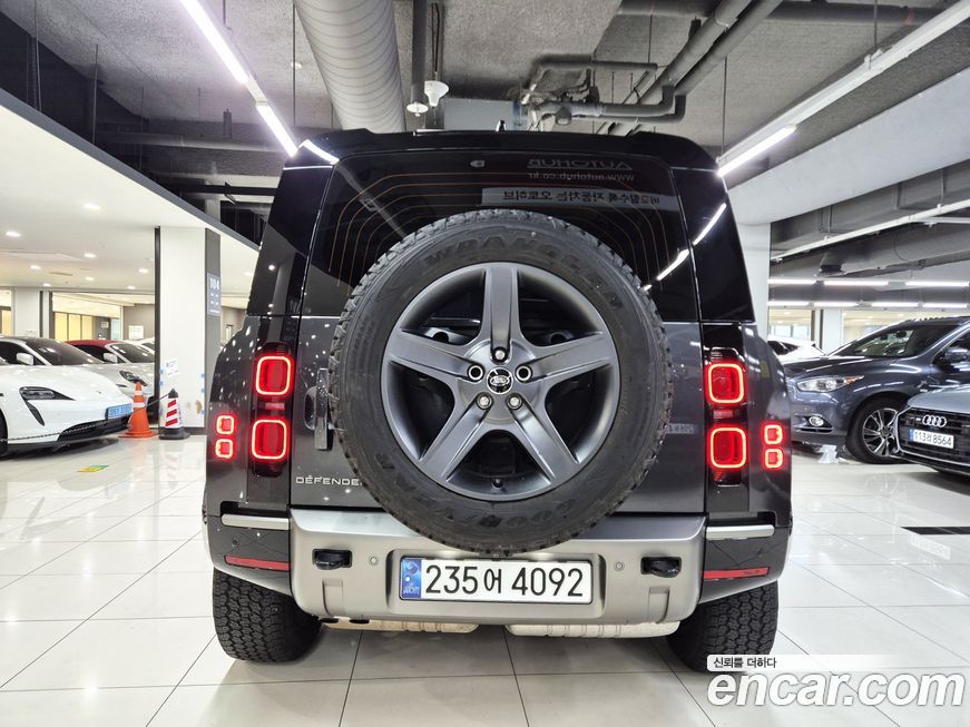 Land Rover Defender 2025