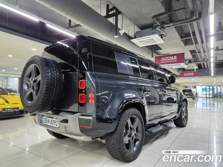 Land Rover Defender 2025