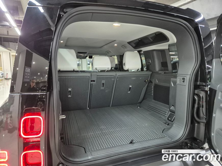 Land Rover Defender 2025