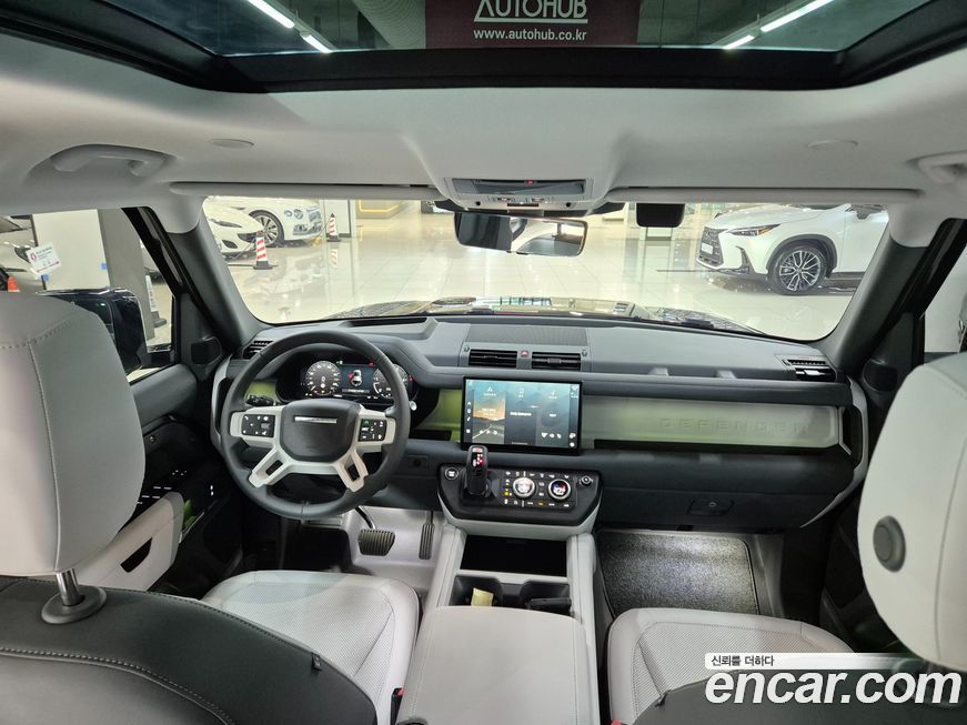 Land Rover Defender 2025