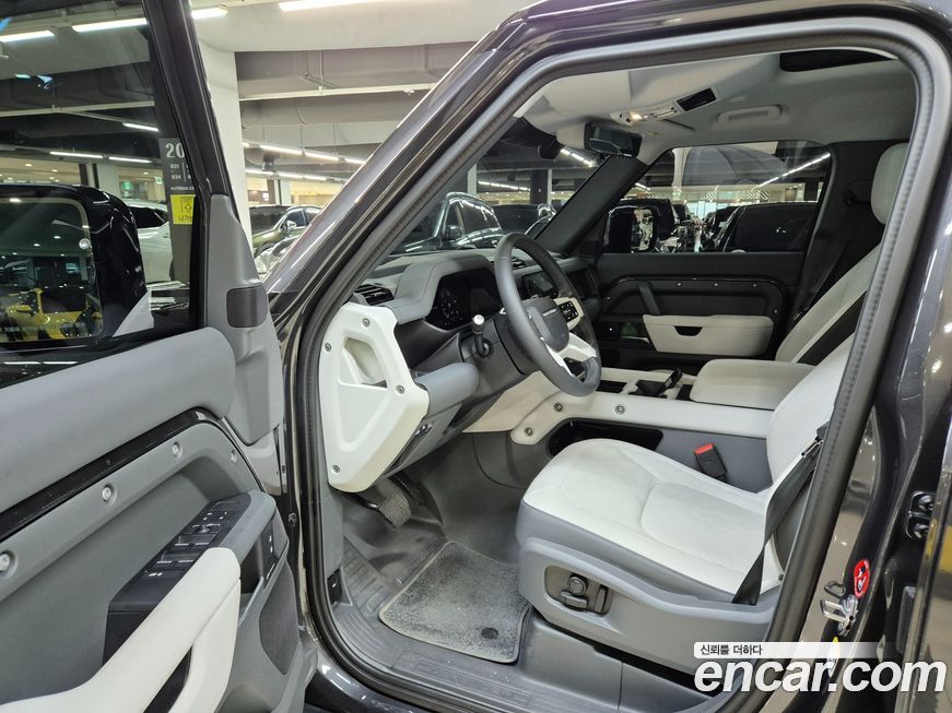 Land Rover Defender 2025