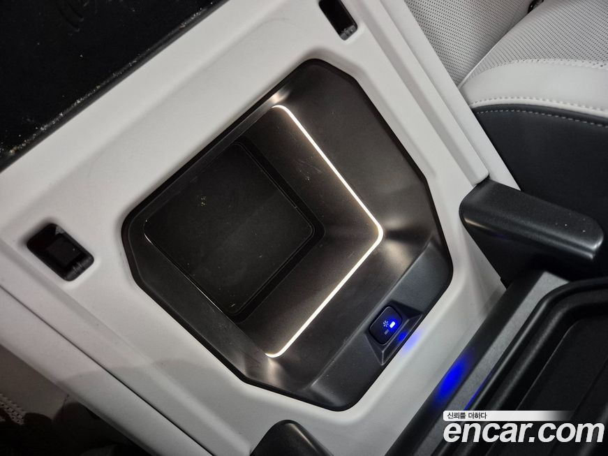 Land Rover Defender 2025