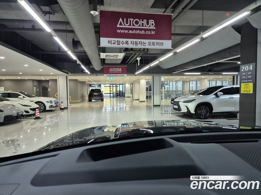 Land Rover Defender 2025