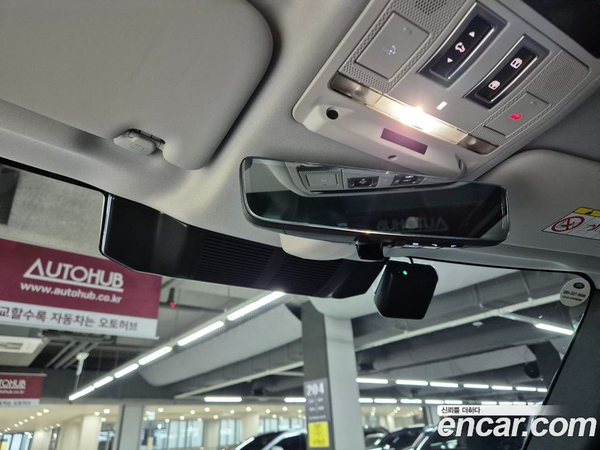 Land Rover Defender 2025