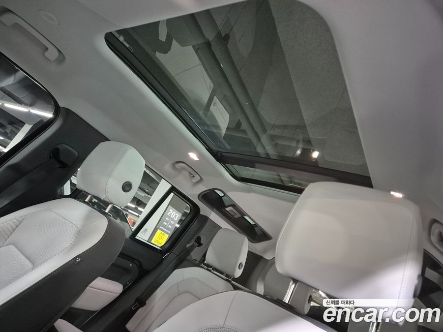 Land Rover Defender 2025