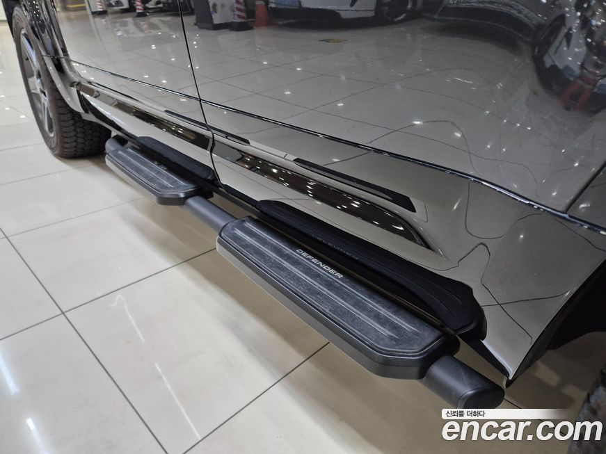 Land Rover Defender 2025