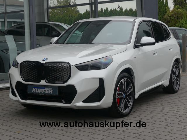BMW iX1 2024