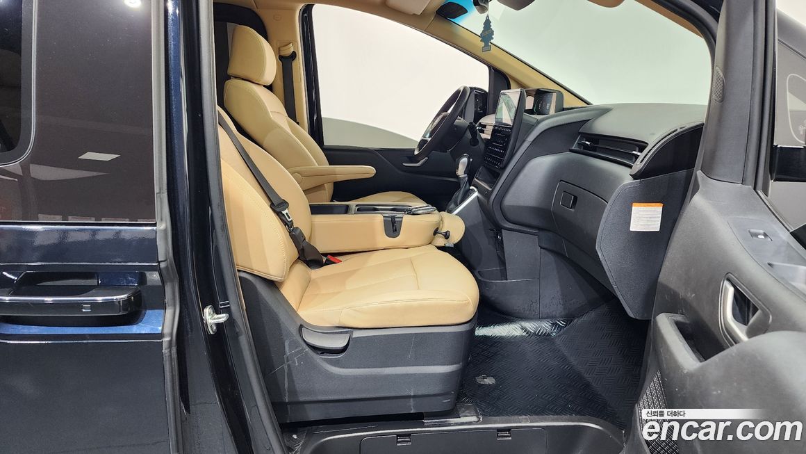 Hyundai Staria 2025
