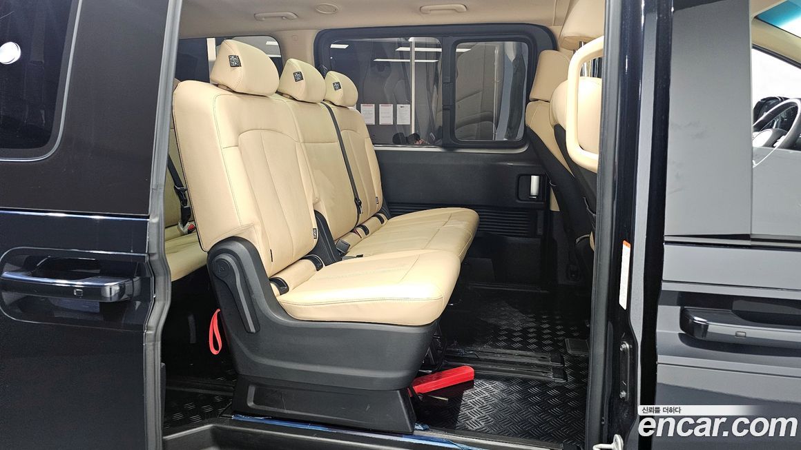 Hyundai Staria 2025