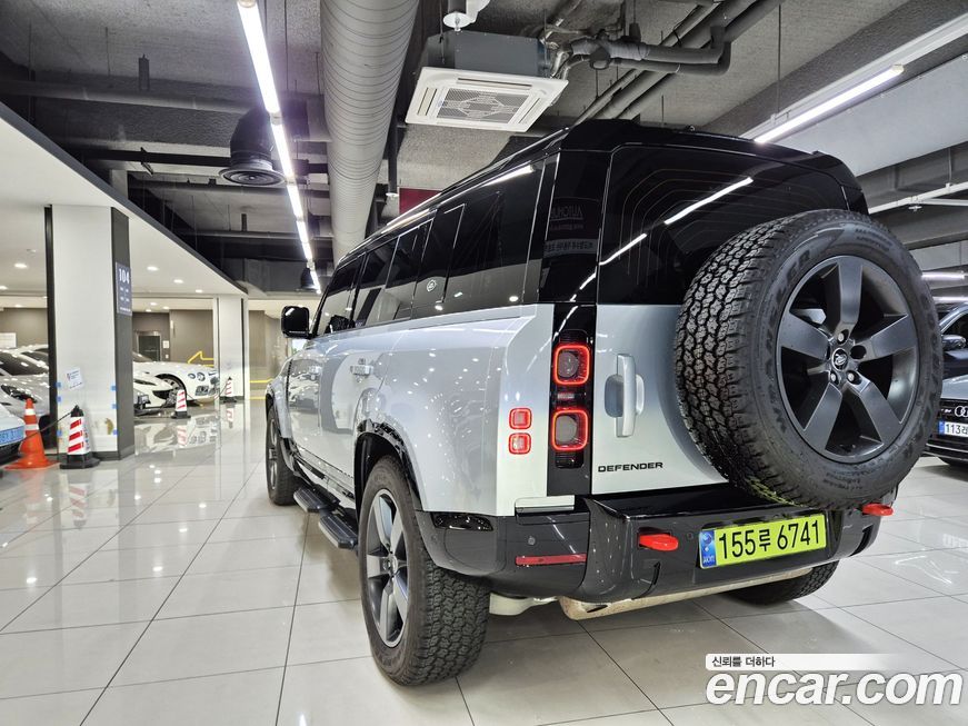 Land Rover Defender 2024