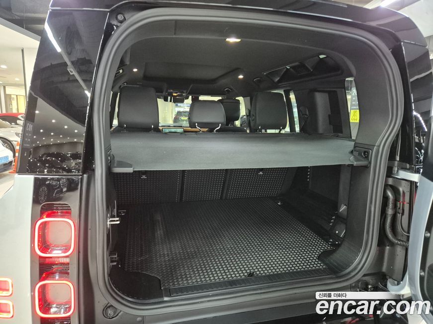 Land Rover Defender 2024