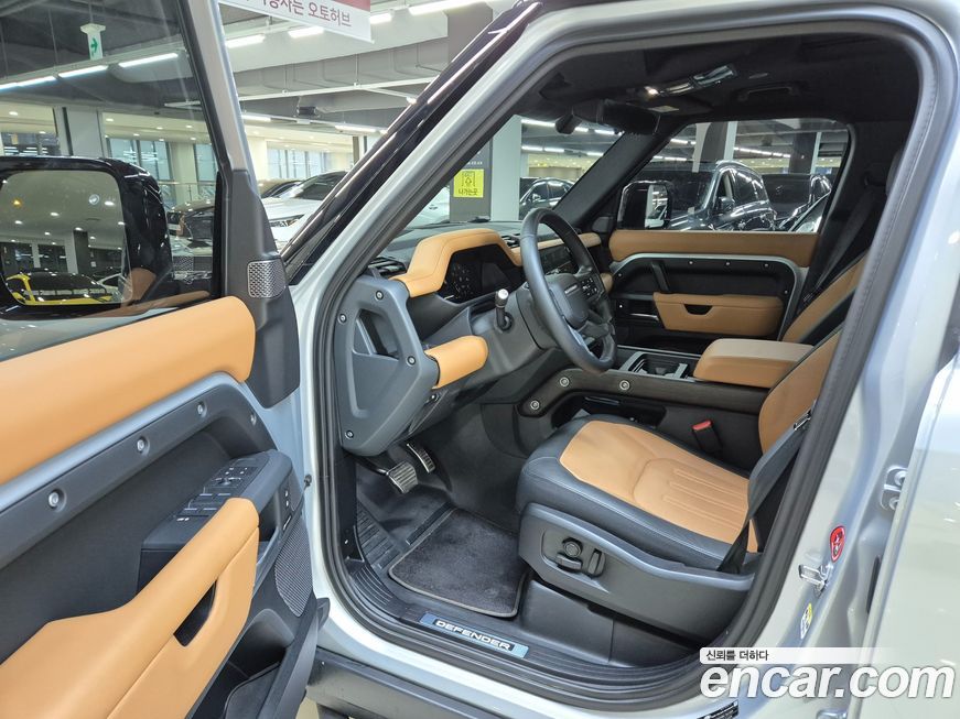 Land Rover Defender 2024