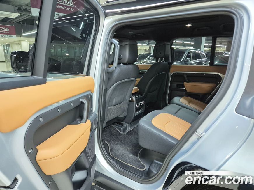 Land Rover Defender 2024