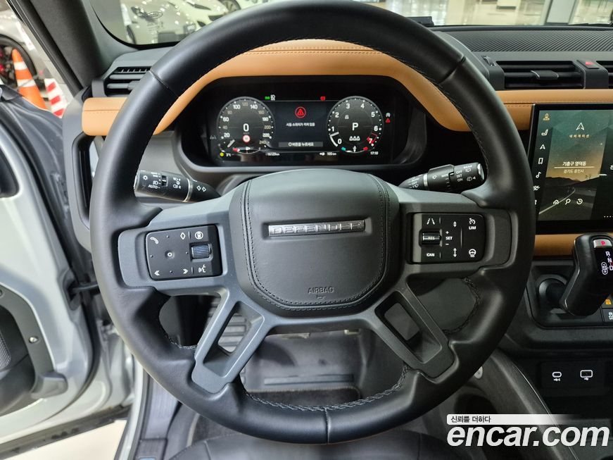 Land Rover Defender 2024