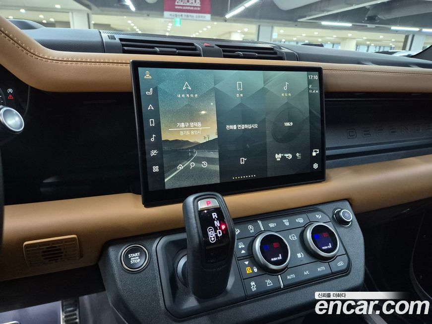 Land Rover Defender 2024