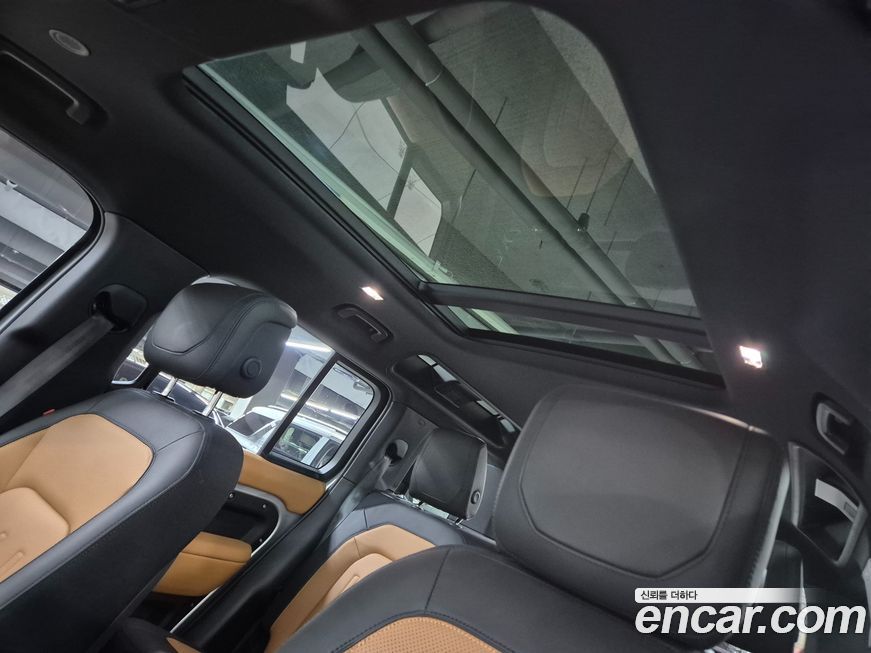 Land Rover Defender 2024