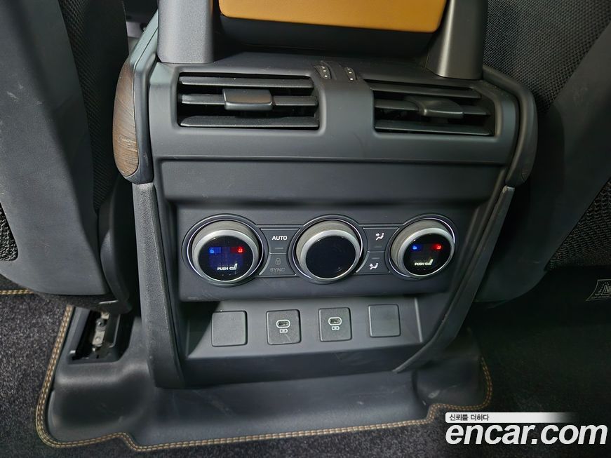 Land Rover Defender 2024