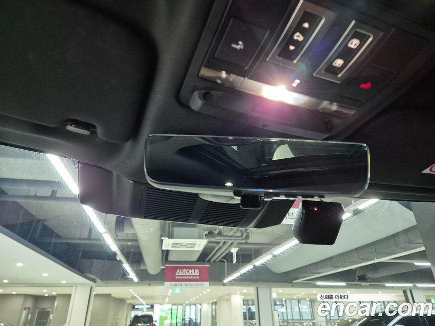 Land Rover Defender 2024