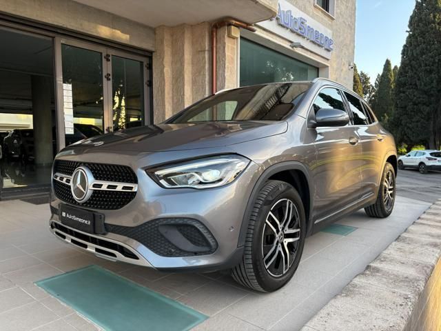 Mercedes-Benz GLA 200 2021