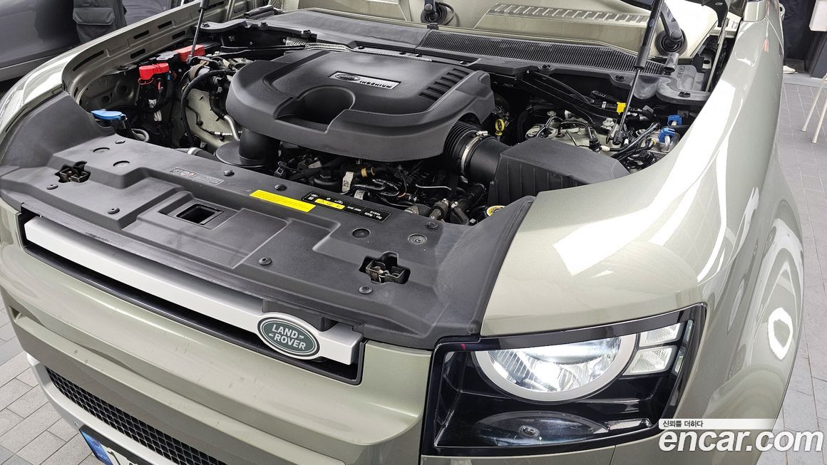 Land Rover Defender 2022