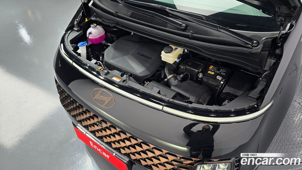 Hyundai Staria 2025