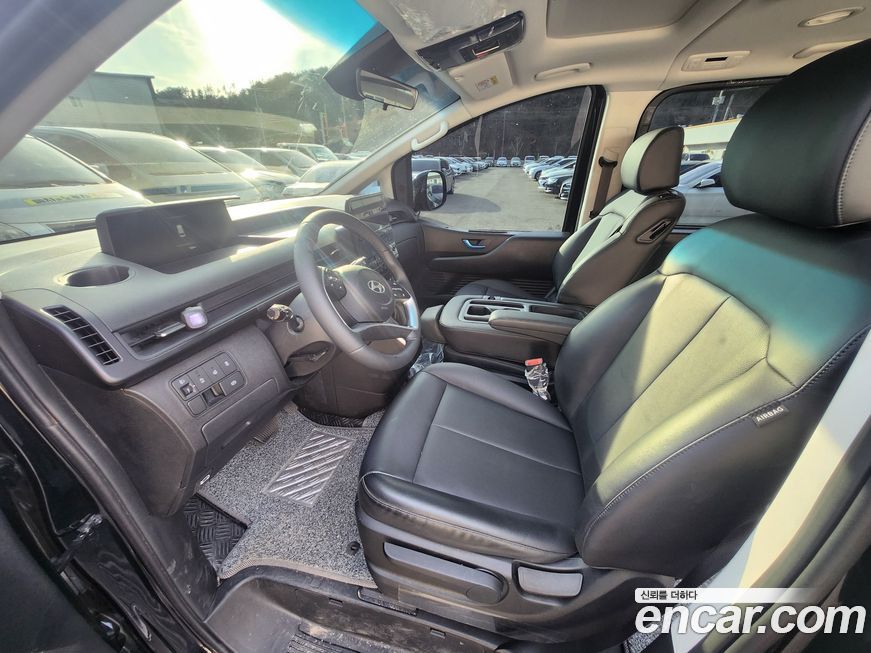 Hyundai Staria 2025