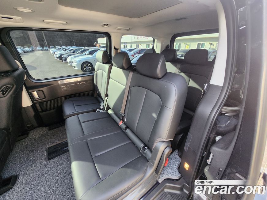 Hyundai Staria 2025