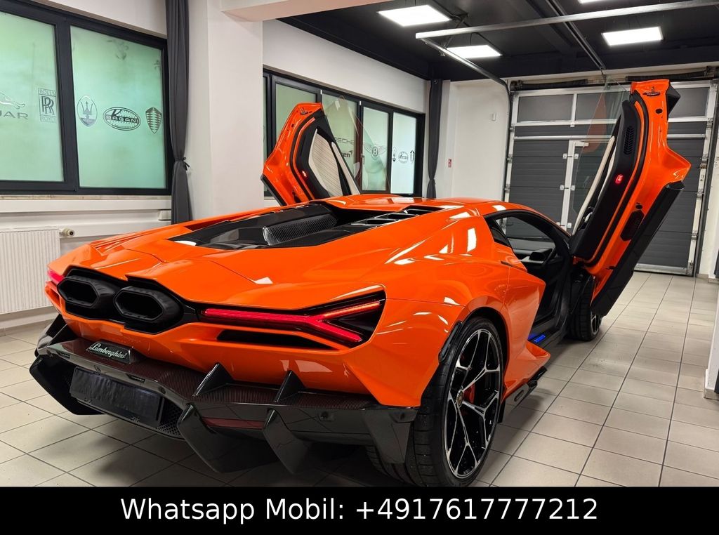 Lamborghini Revuelto