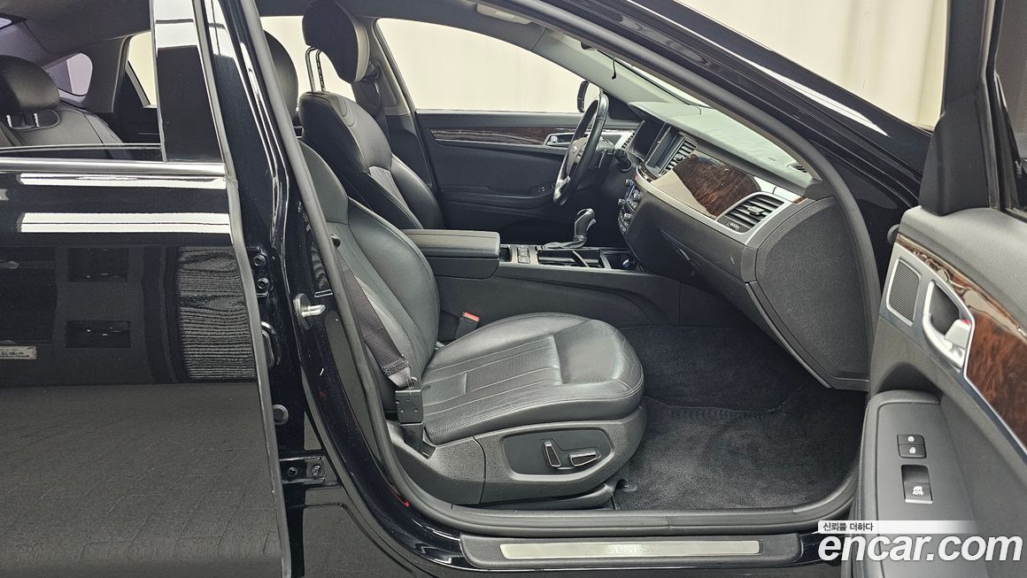 Hyundai Genesis 2016