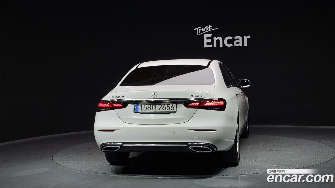 Mercedes-Benz E-Class 2022