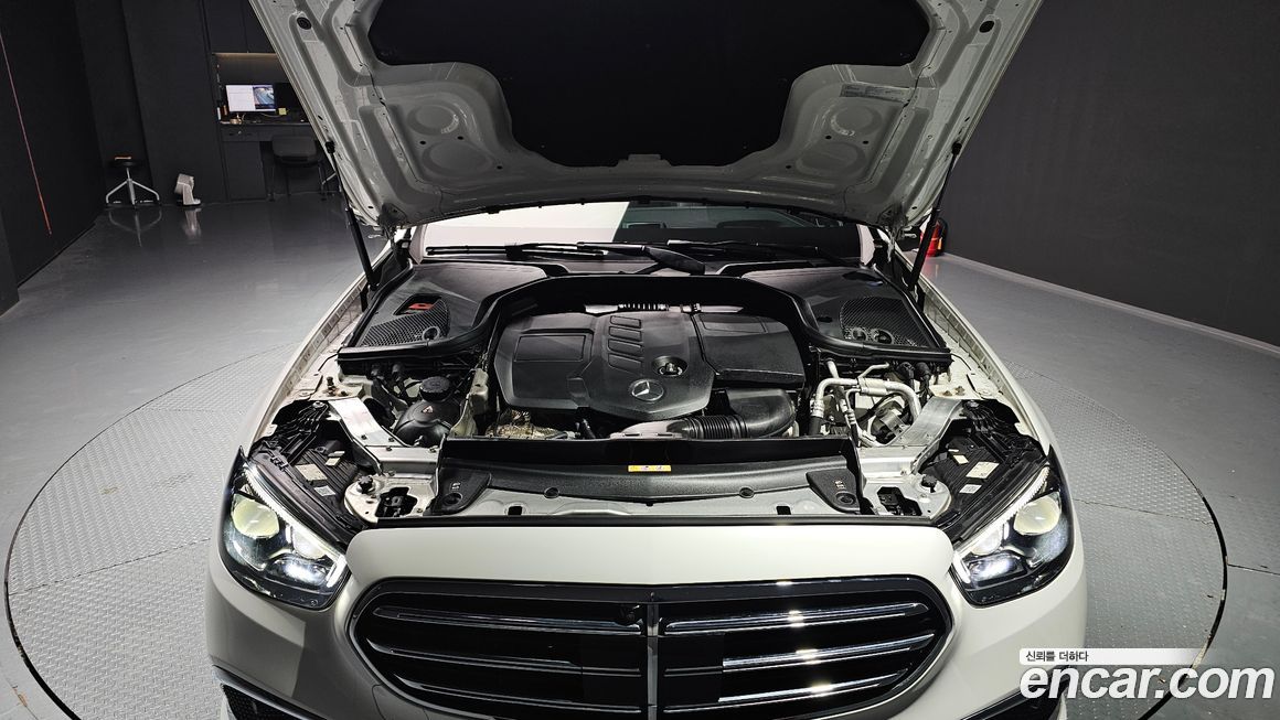 Mercedes-Benz E-Class 2022