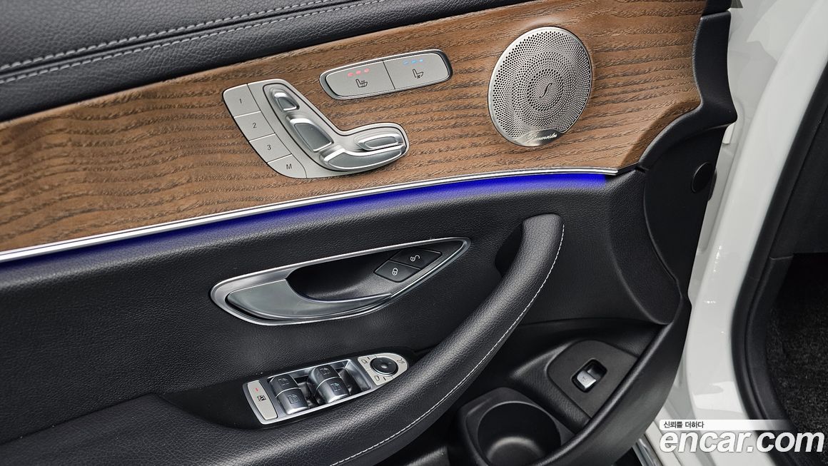 Mercedes-Benz E-Class 2022